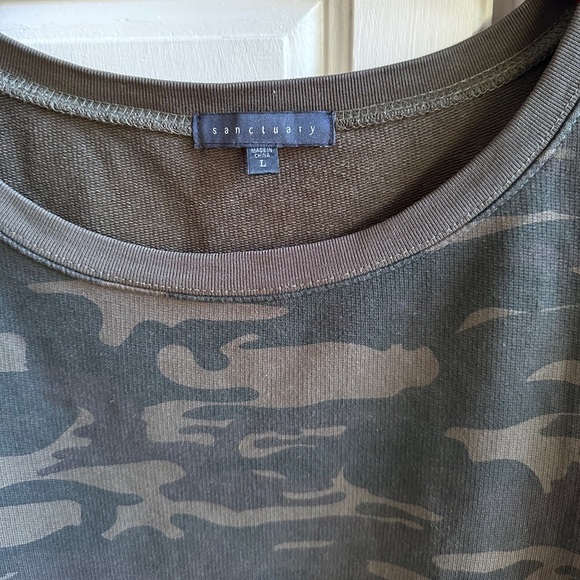 Sanctuary Camo Scoop Neck Sweater w/ Pocket & Open Left Shoulder Size L - Picture 2 of 4